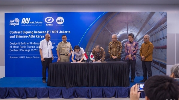 Jakarta MRT signing photo MRT Jakarta Irwan Citrajaya